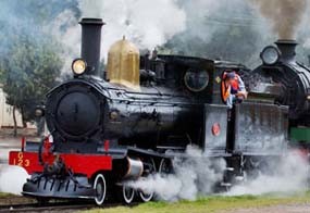 Pemindahan Lokomotif Kuno Menuai Kontroversi