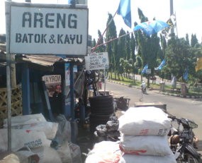 Jelang Idul Adha, Rezeki Penjual Arang