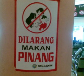 Larangan Makan Pinang di Bandara