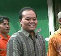 Berkurban di Kampung Halaman, Hidayat Sembelih Sapi Sendiri