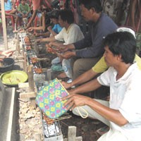 Berbagi Keceriaan, YDSF Bakar 2008 Tusuk Sate