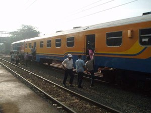 Sinyal KA Rusak di Manggarai, Penumpang Terlantar