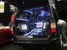 Night Club di Toyota Kijang