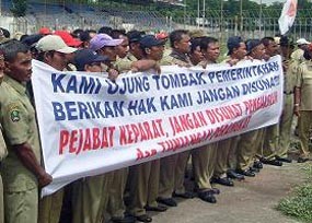 Tes CPNS Diwarnai Aksi Unjuk Rasa Perangkat Desa