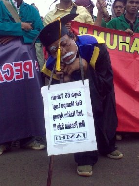 Hakim Jompo Beraksi di DPR