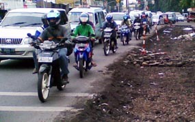 Pembetonan Jalan Bikin Jl Otista Macet 1,5 Km
