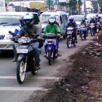 Pembetonan Jalan Bikin Jl Otista Macet 1,5 Km