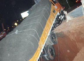 Galian di Lampu Merah Fedex Rawan Kecelakaan