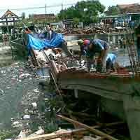 Satu Korban Tewas Jembatan Ambrol Ditemukan