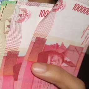 Rupiah Terkoreksi di 10.975/US$