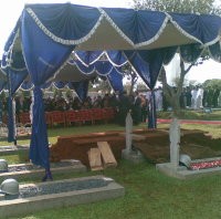 Pejabat Negara Banjiri Pemakaman Ali Alatas
