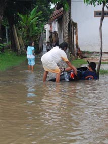 Kali Meluap, Rumah dan Gedung SD Terendam Banjir
