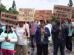 Puluhan PKL UGM Demo Tolak Relokasi