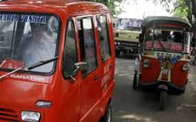 Bajaj Terbakar di Jembatan Layang Kebayoran Lama