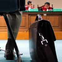 Rekaman CCTV Penyerahan Tas Billy Sindoro ke M Iqbal Dipertanyakan