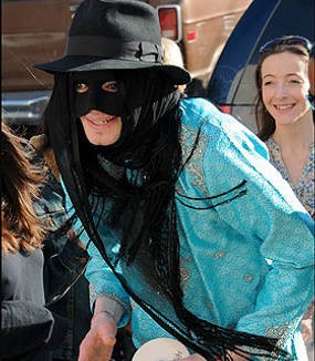 Lagi! Jacko Jalan-jalan Dengan Topeng