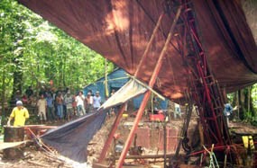 Protes Penambangan Emas, Warga Dihadang Tentara