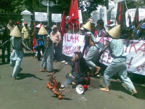 Tolak Pelantikan Bupati Subang, 50 Orang Datangi Gedung Sate