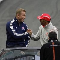 Hamilton Dikalahkan Pembalap Sepeda