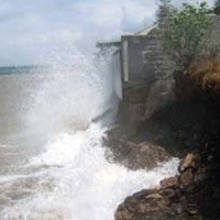 Ombak Maling Terjang Kampung Nelayan Tuban
