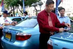 Taksi Blue Bird Wait and See Turunkan Tarif