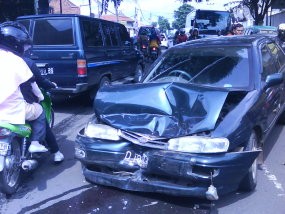 Sephia dan Kijang Adu Bagong, Sopir Dilarikan ke RS    