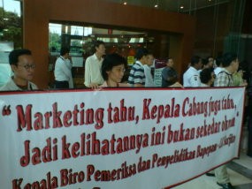 Ratusan Nasabah Demo Bank Century 