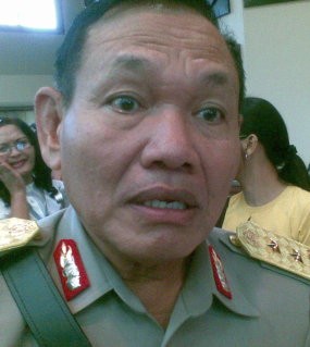 Irjen Adang Firman Cukur Kumis 