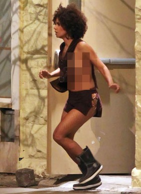 Halle Berry Topless di Frankie and Alice