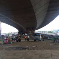 Kolong Jembatan, Ruang Lain untuk Berkreasi