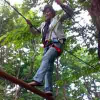Menantang Adrenalin Lewat Flying Fox Terpanjang di Indonesia