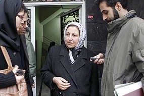 Serbu Kantor Peraih Nobel, Polisi Iran Dikecam