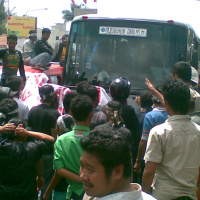 Sopir Damri Jadi Korban Sasaran Amukan Massa