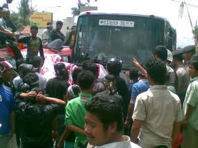 Sopir Damri Jadi Korban Sasaran Amukan Massa