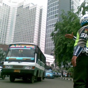 5 Ribu Tangkai Mawar Disebar di Bundaran HI