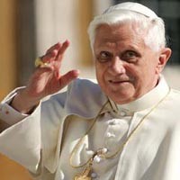 Paus: Selamatkan Umat Manusia dari Homoseksualitas