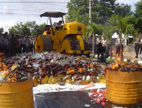 Ribuan Miras dan Obat Daftar G Dimusnahkan