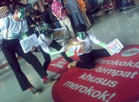 Aksi Pantomim Sindir Penumpang Jorok di Bandara Soekarno Hatta