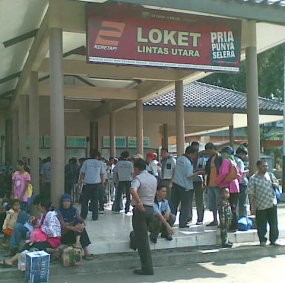 Libur Telah Tiba, Stasiun Senen Padat