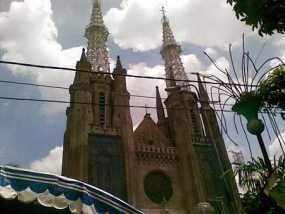 Gubernur DKI Disambut Jingle Bells di Gereja Katedral