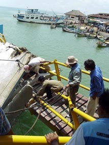 Runtuhnya Dermaga Kalianget Sumenep Diduga Human Error