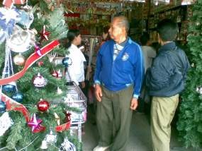 Penjualan Aksesori Natal Menurun