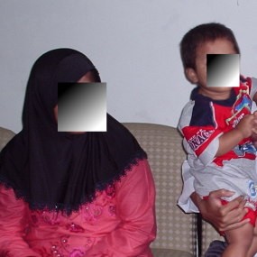 Keluarga Bangkrut Demi Mencari IR