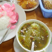 Menebus Rindu Soto Mangkuto