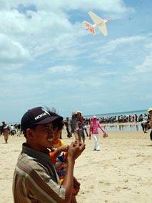 Pantai Lombang Idola Warga Madura Disaat Libur