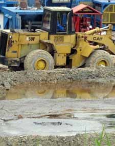 Warga Masih Was-was Semburan Lumpur di Gresik Membesar