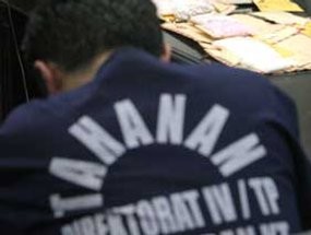 Wanita  Biru Lebam Menjadi Kurir  Narkoba
