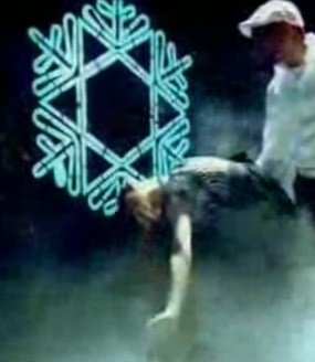 Video Klip Glenn-Dewi Persik Hanya Tampilkan Simbol Air