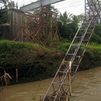Perbaiki Jembatan, Seorang Pekerja Hilang Terseret Arus Sungai