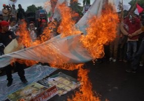 PKS Makassar Serukan Jihad dan Bakar Bendera Israel